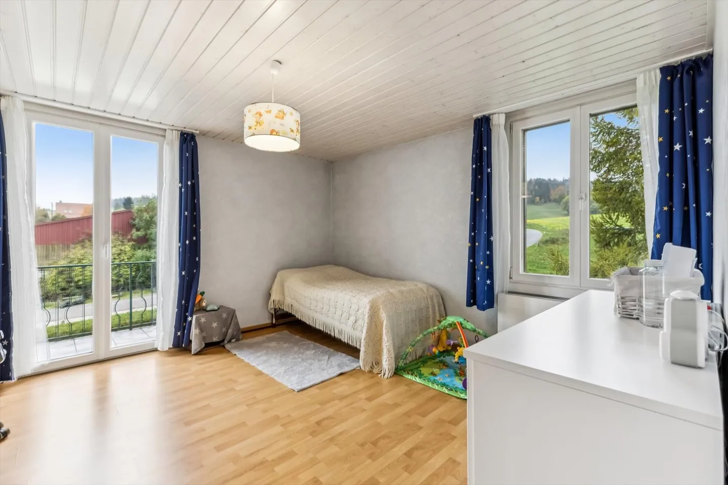 Character house with a view of the Orbe plain - Photo 9 of 12