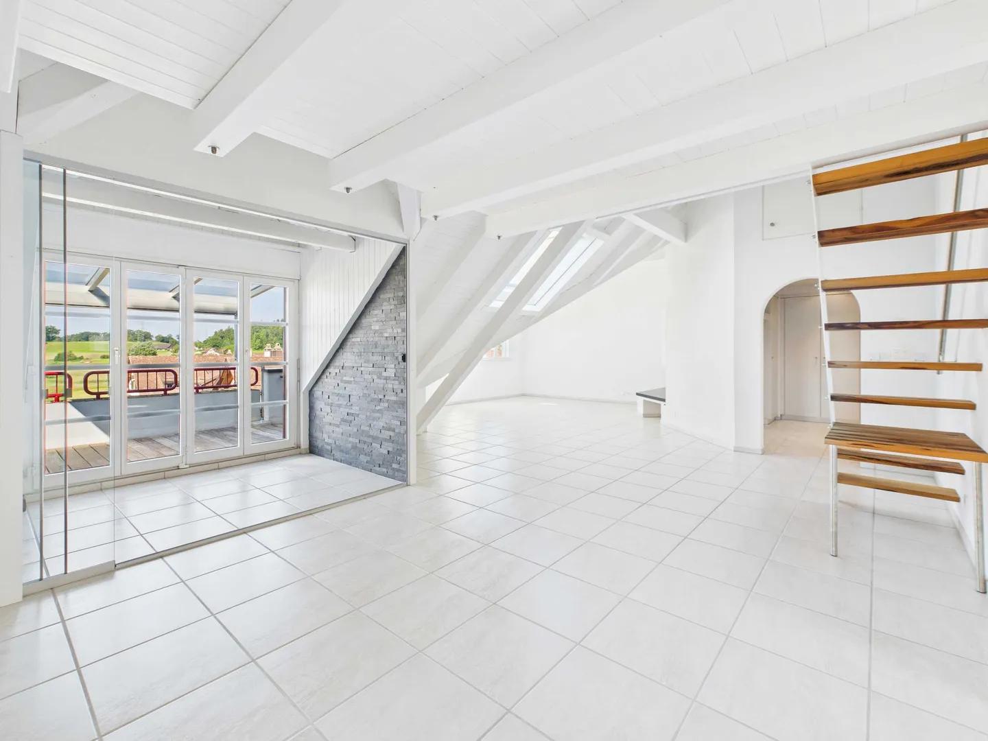 Attico unico situato alla fine di un vicolo cieco con una splendida vista panoramica - Foto 5 di 9