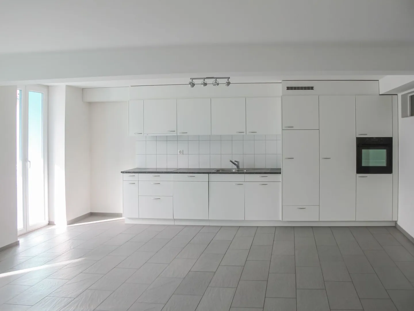 Appartement de 3,5 pièces situé au centre de Bienne - Photo 1 sur 7