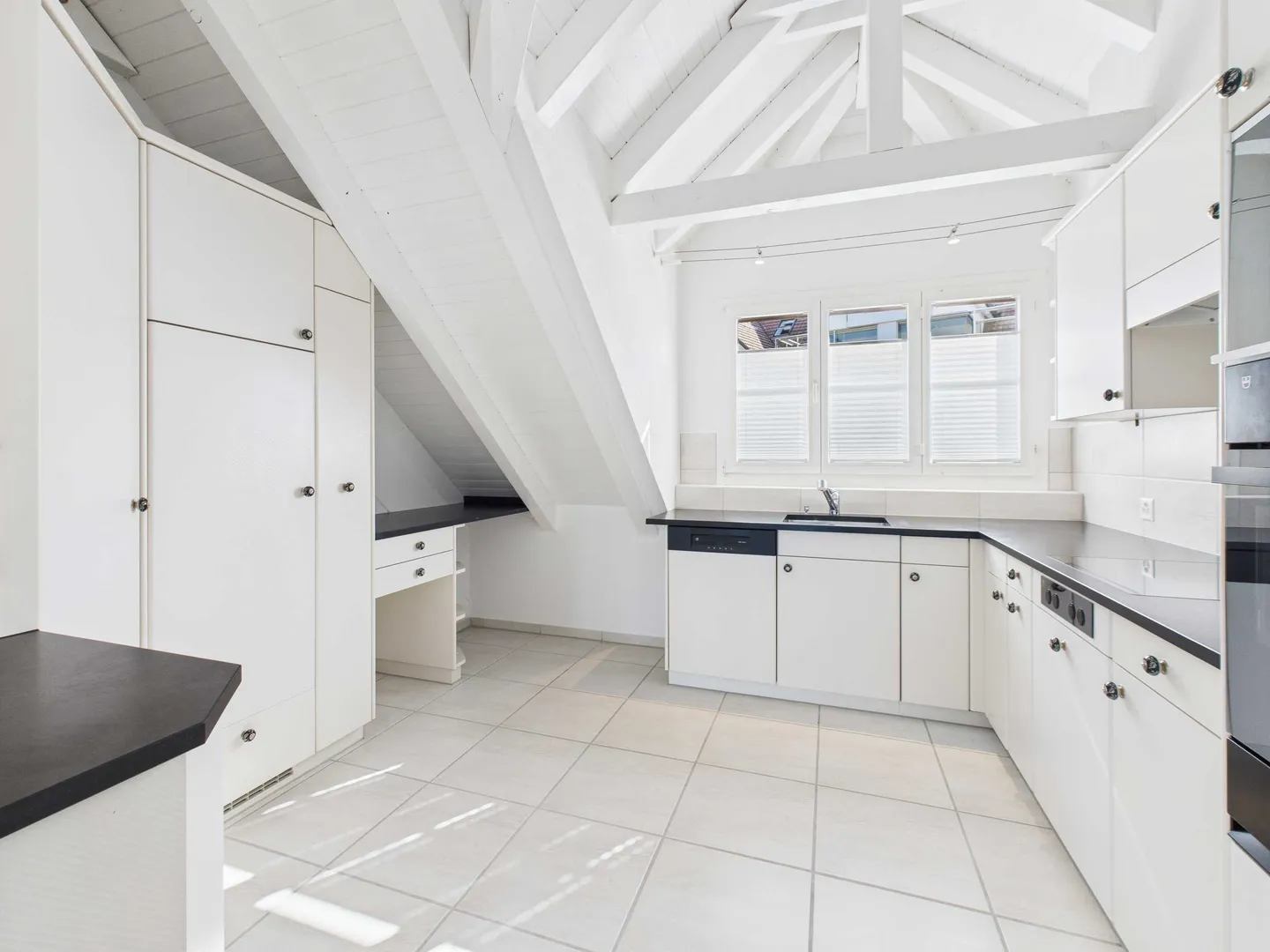 Attico unico situato alla fine di un vicolo cieco con una splendida vista panoramica - Foto 6 di 9