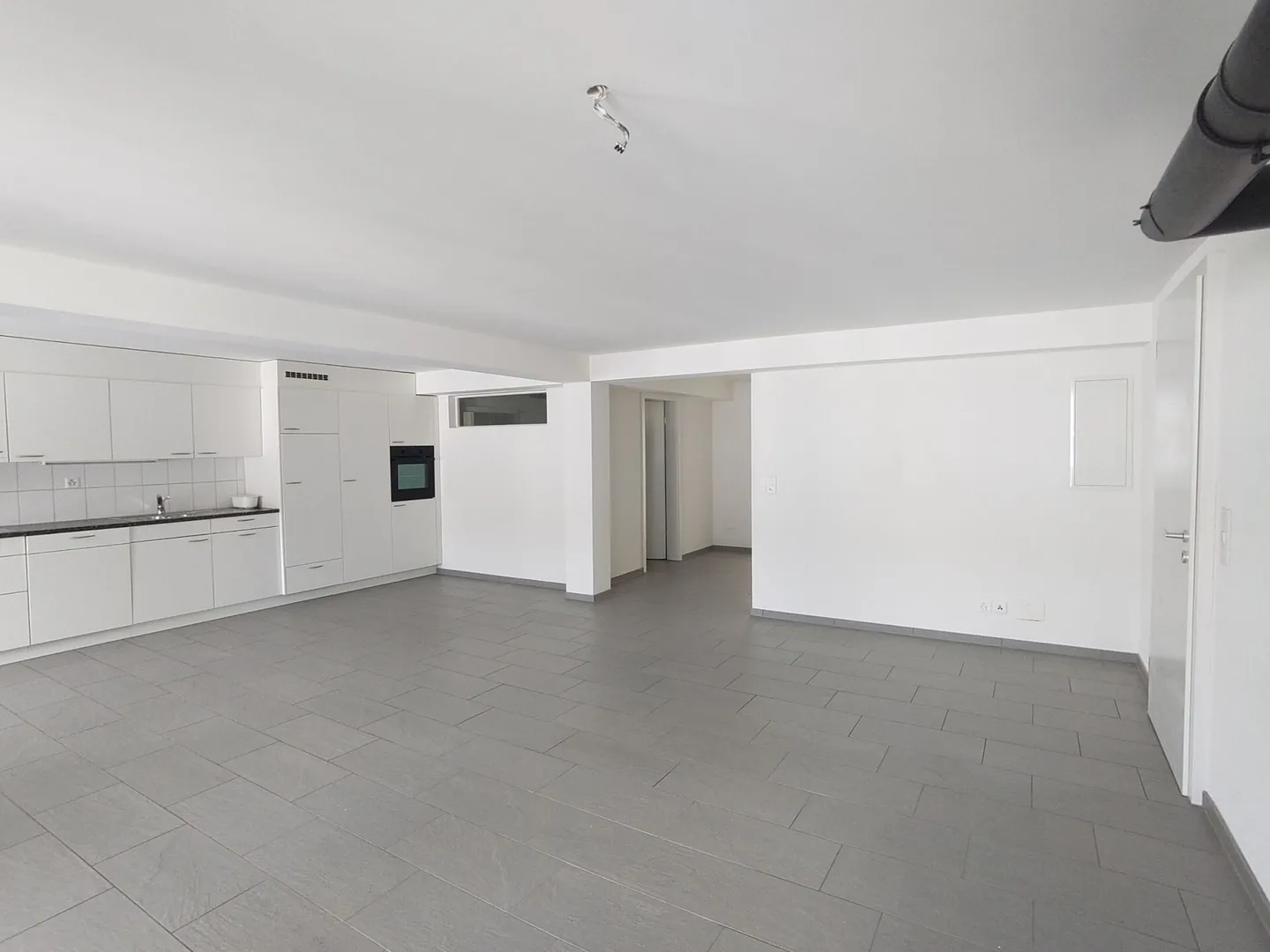 Appartement de 3,5 pièces situé au centre de Bienne - Photo 2 sur 7