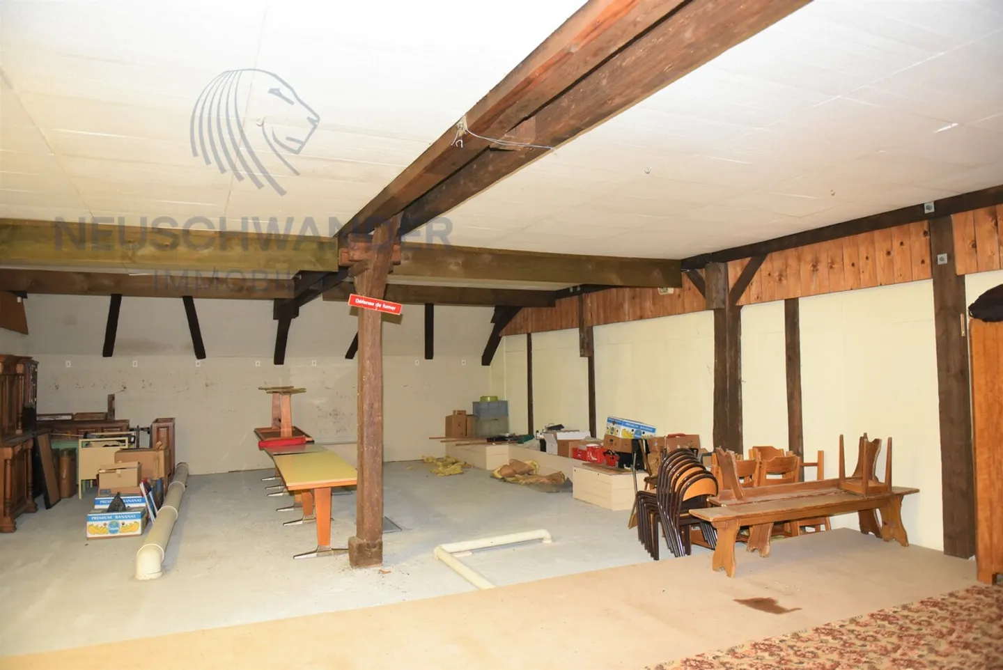 Imposing and spacious building with excellent potential to exploit. - Photo 6 of 12