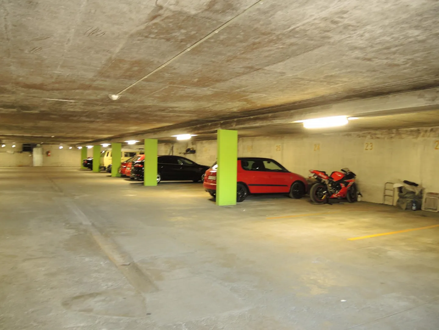 Places de stationnement dans un emplacement central à Flawil - Photo 2 sur 2