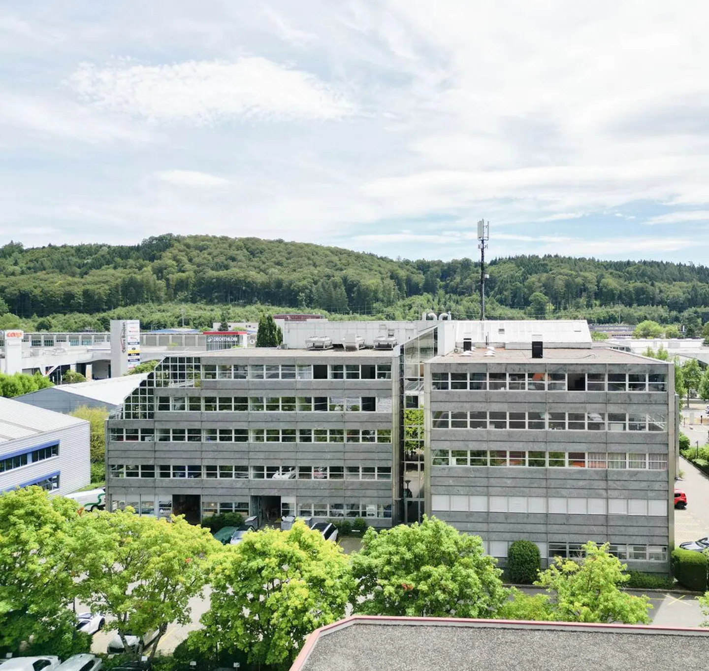 Deux propriétés commerciales, un investissement attrayant - Photo 2 sur 7