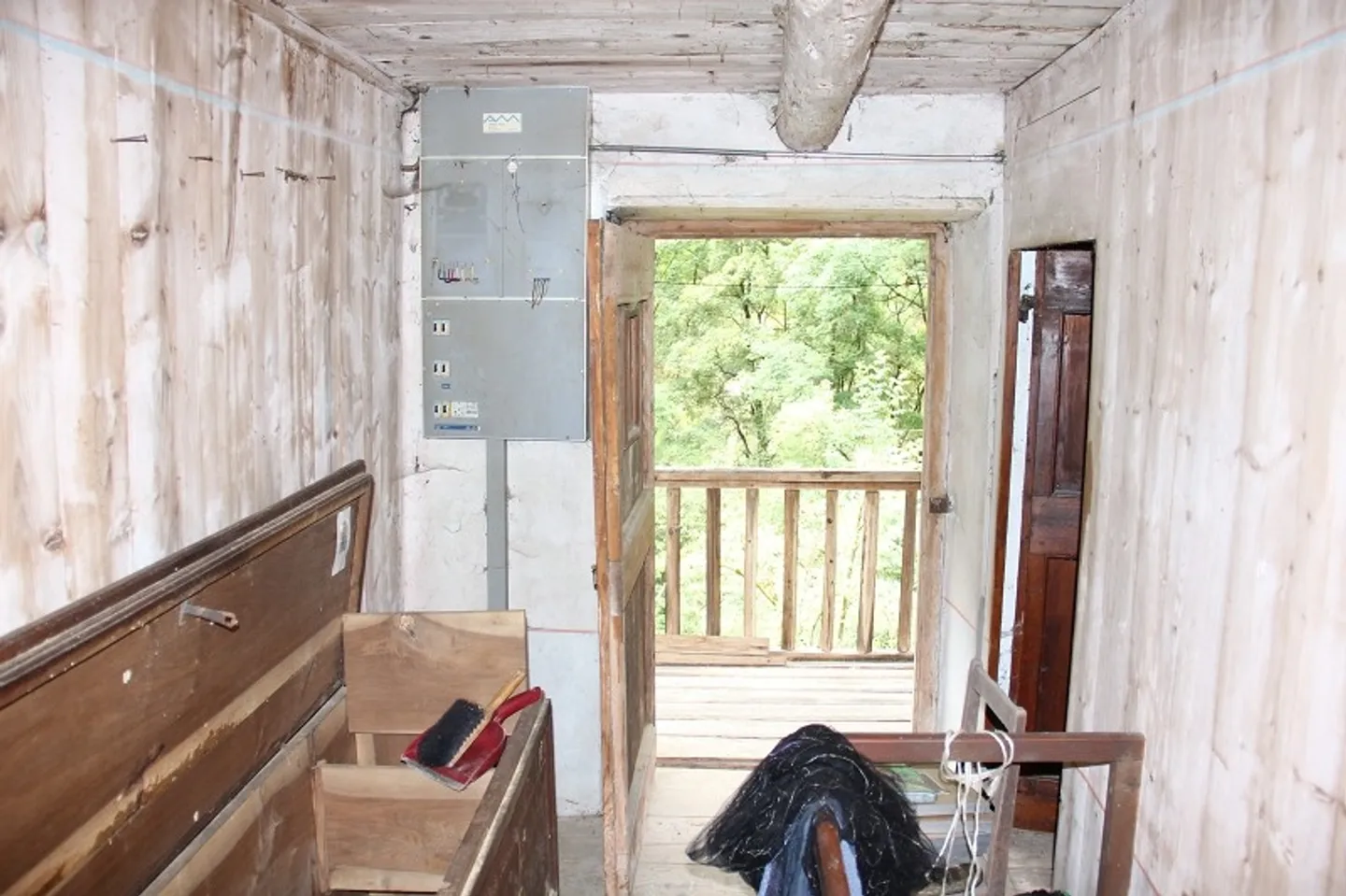 Rustico da sviluppare con molto terreno circostante - Foto 4 di 8