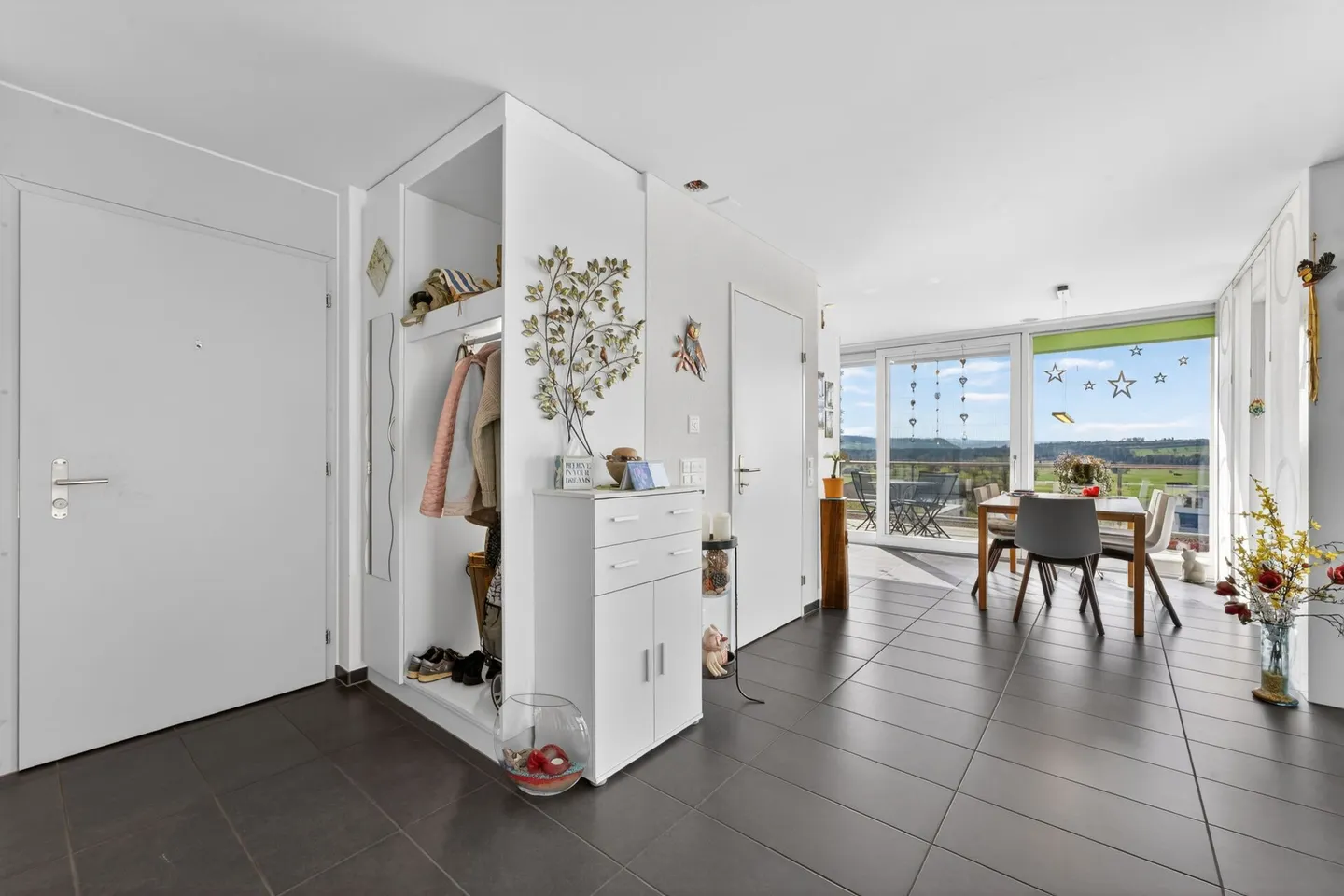 Urban Living Meets Nature - Penthouse Apartment with a View - Photo 5 of 20