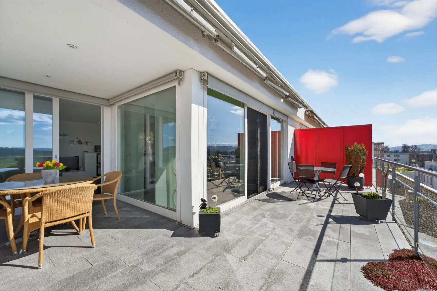 Urban Living Meets Nature - Penthouse Apartment with a View - Photo 11 of 20