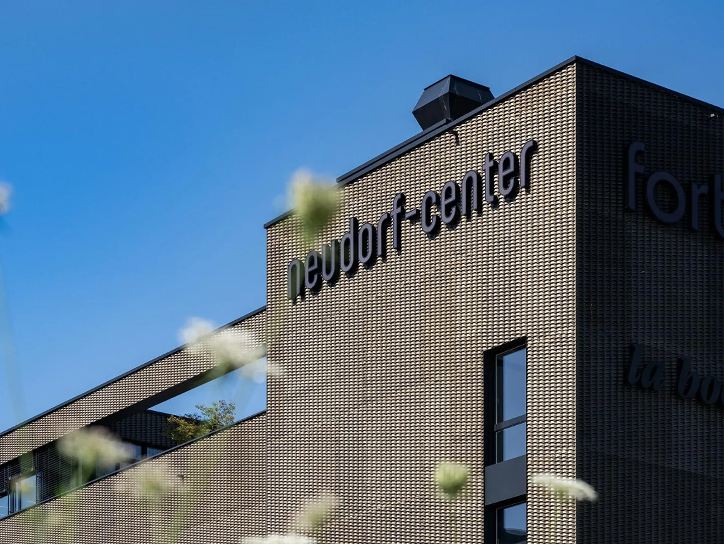 Spazi commerciali per uffici e servizi nel Neudorf-Center - Foto 1 di 13