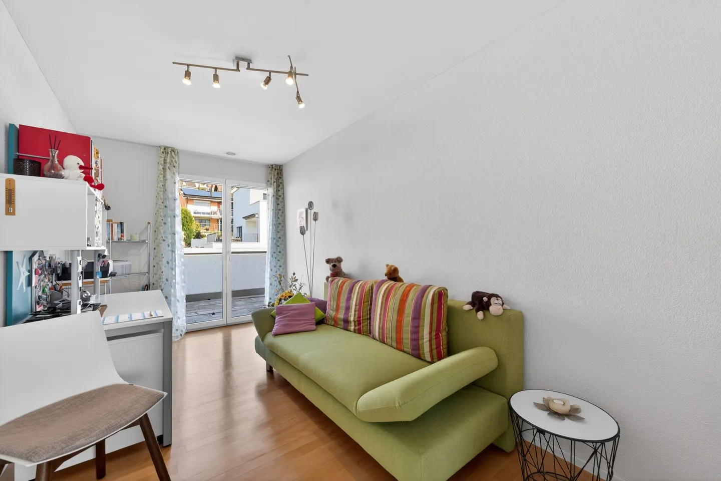 Urban Living Meets Nature - Penthouse Apartment with a View - Photo 15 of 20