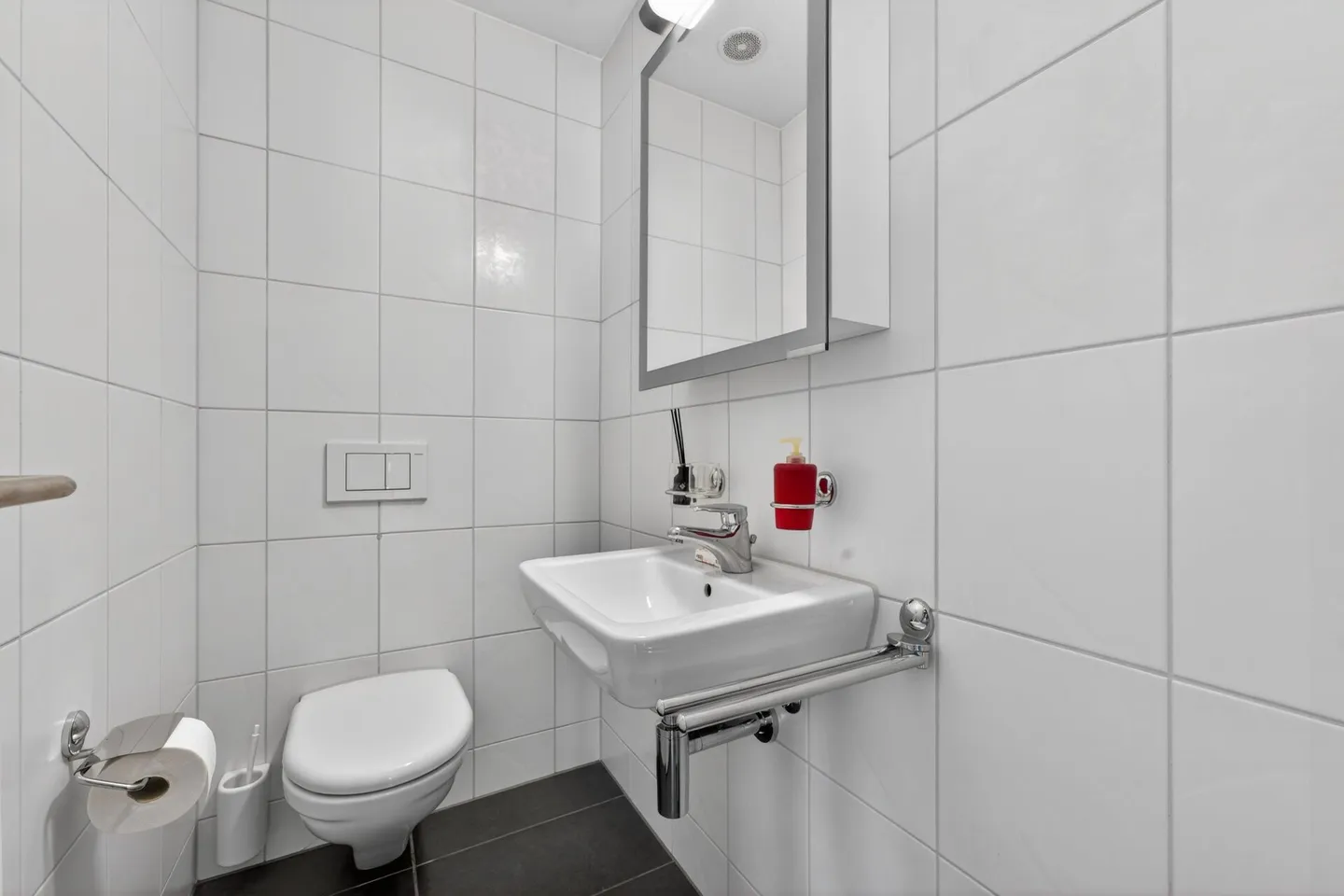 Urban Living Meets Nature - Penthouse Apartment with a View - Photo 18 of 20