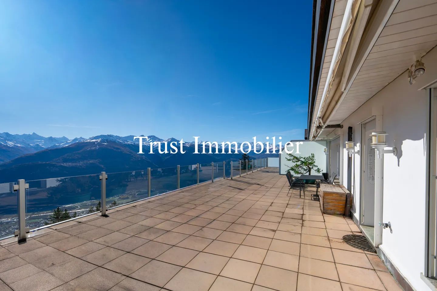 5004. Panoramic view from this vast penthouse, SKI IN / OUT - Photo 3 of 32