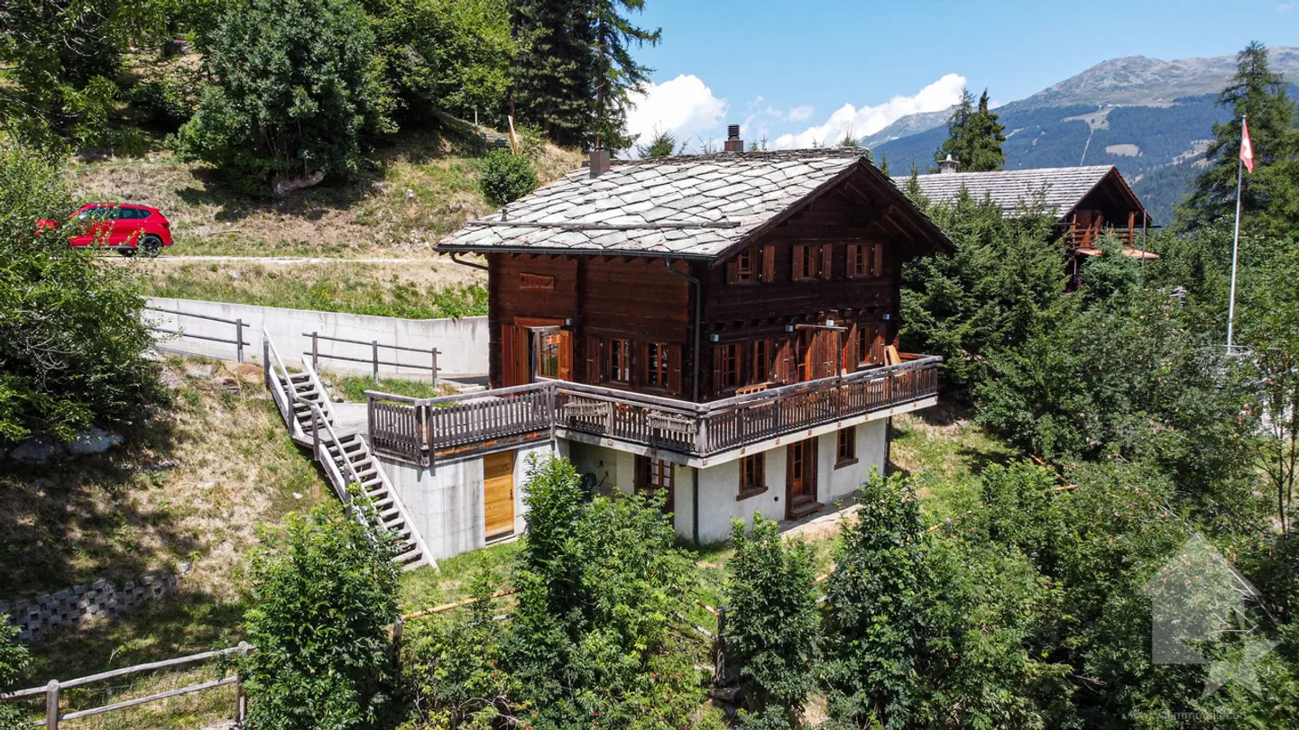 Charming Chalet with Stunning Views - Photo 16 of 18