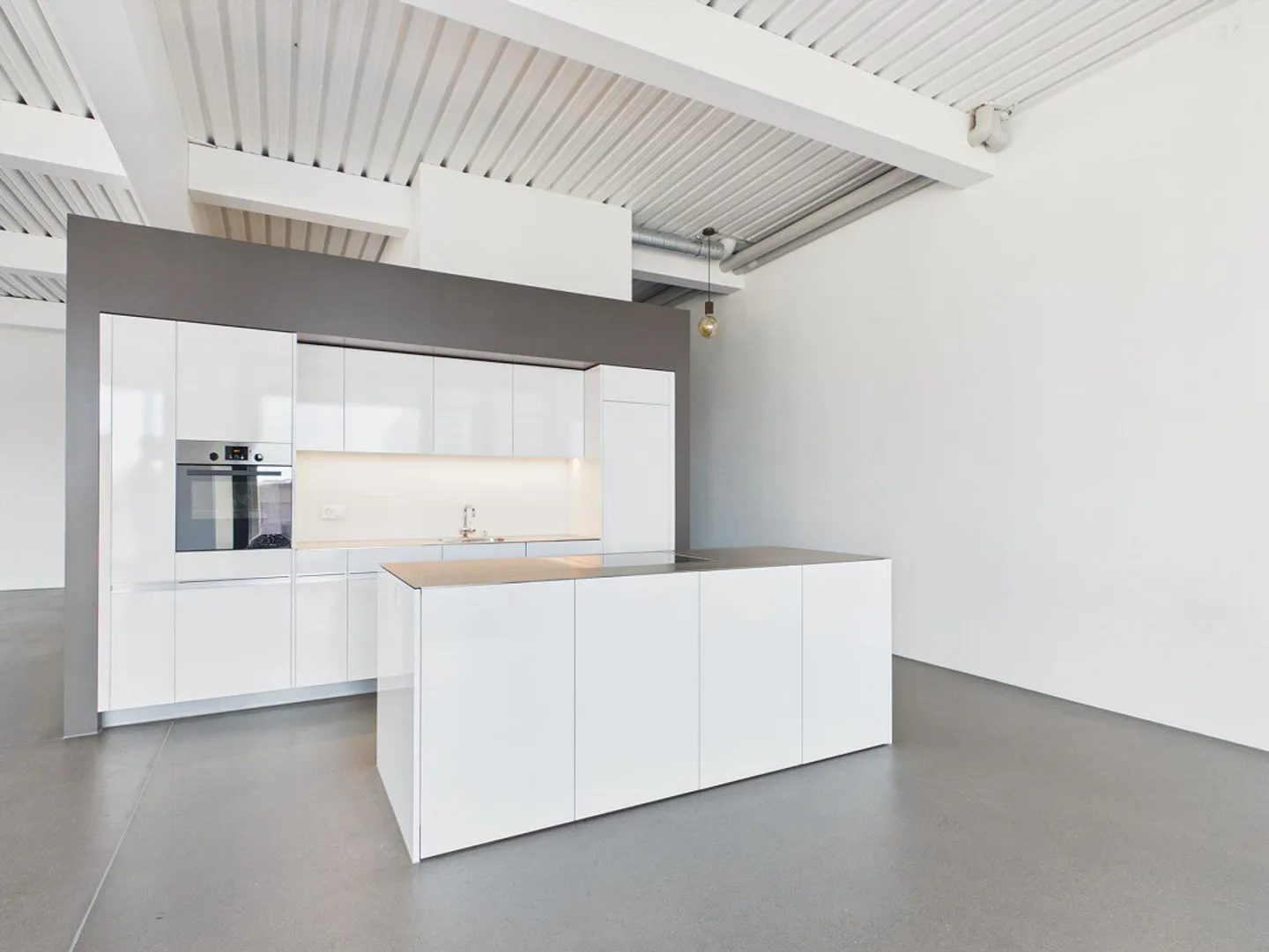 Modern 2-room loft apartment near Westside - Photo 2 of 14