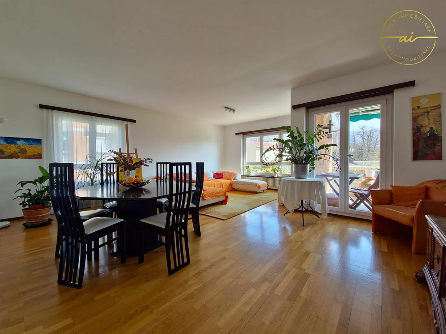 Geräumige Wohnung mit Panoramablick - Foto 1 von 11