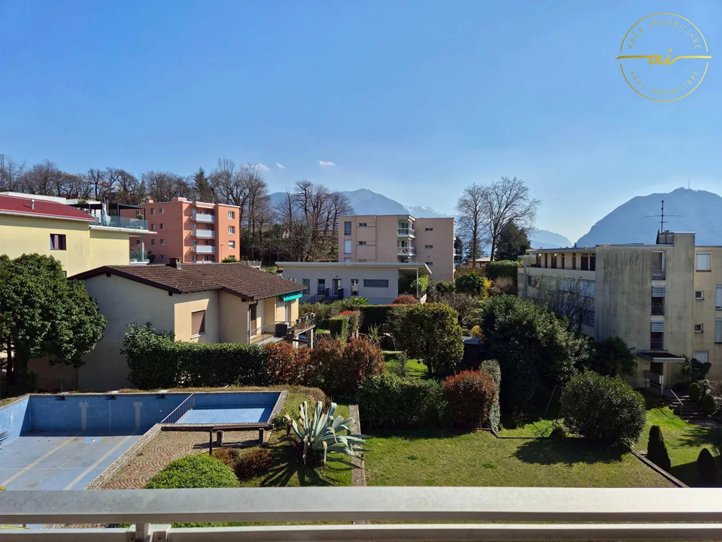 Geräumige Wohnung mit Panoramablick - Foto 2 von 11