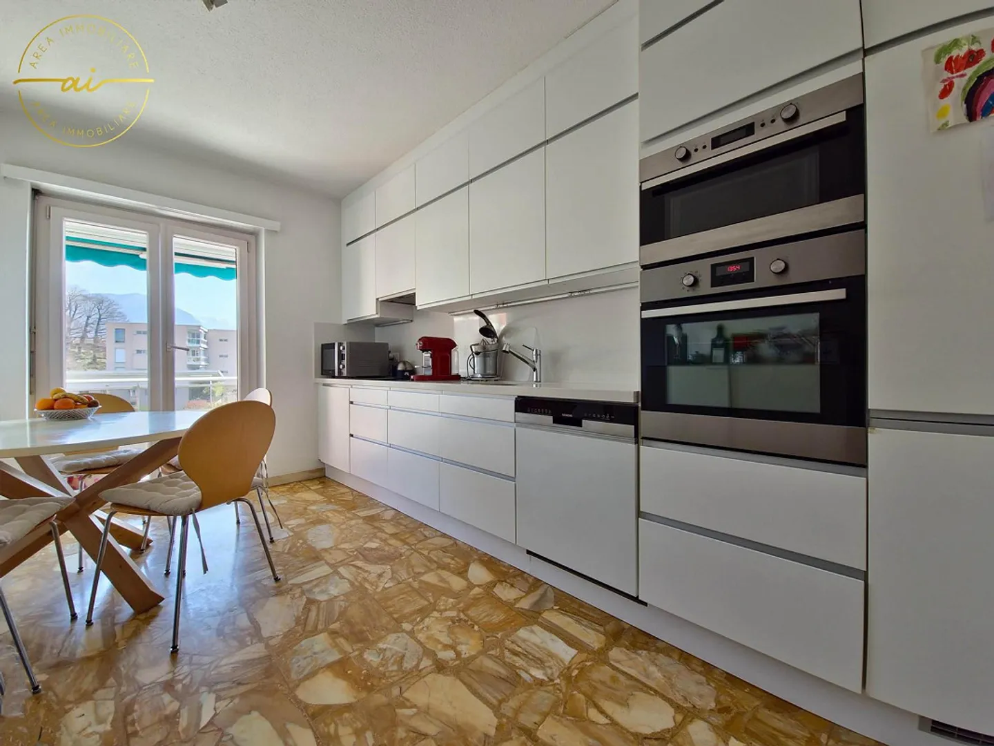 Geräumige Wohnung mit Panoramablick - Foto 4 von 11