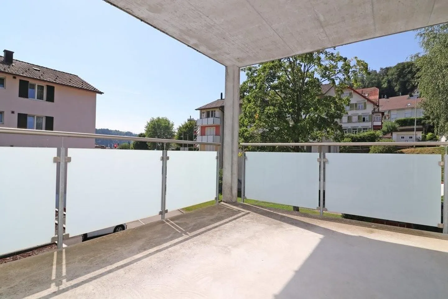 Appartement lumineux de 3 pièces avec grand balcon - Photo 1 sur 6