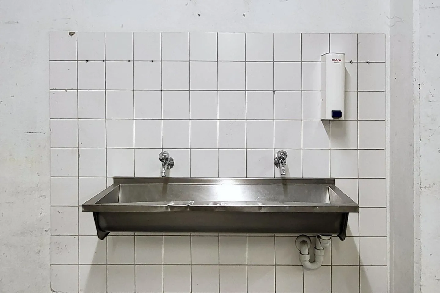 252 m² d'espace commercial - idéal pour diverses utilisations ! - Photo 3 sur 5