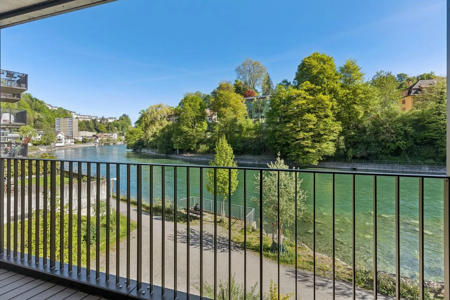 Vivre avec style avec vue sur la Reuss dans un emplacement central - Photo 3 sur 7