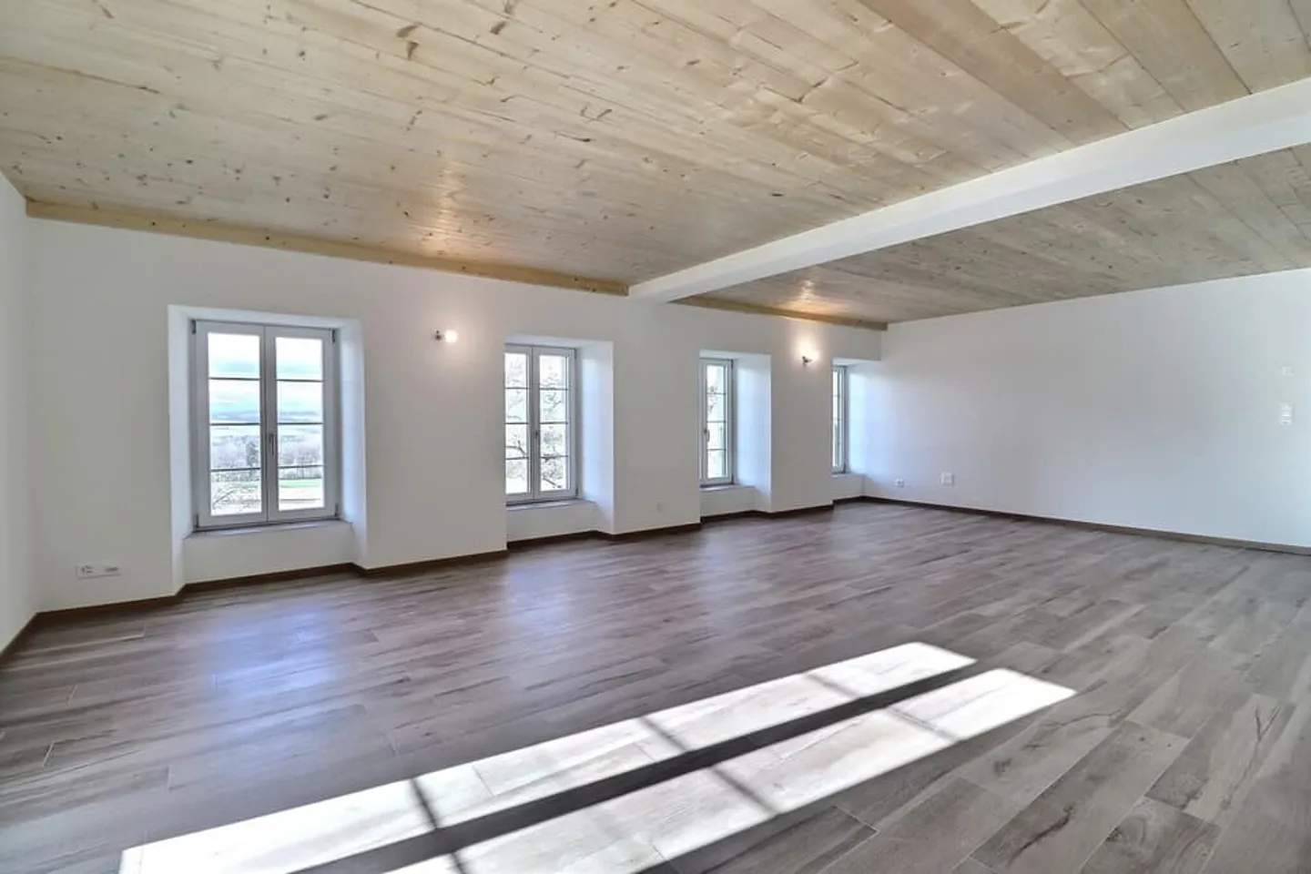 Luxurious accommodation in equestrian center - Photo 4 of 8