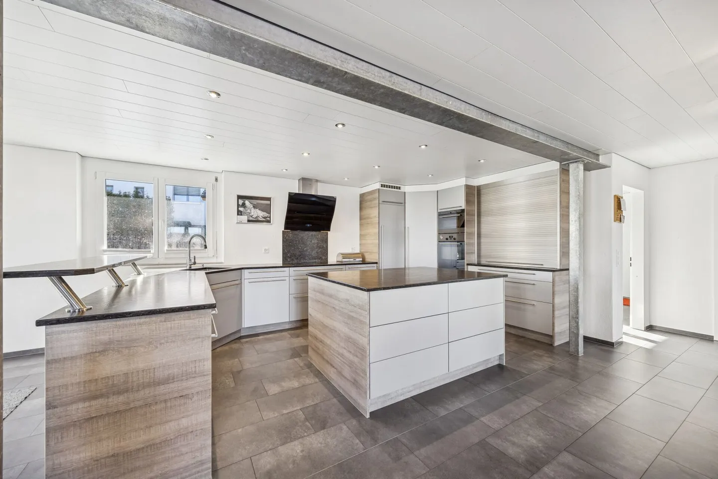 Maison individuelle de 5,5 pièces avec piscine, située dans un cadre rural et calme - Photo 4 sur 13