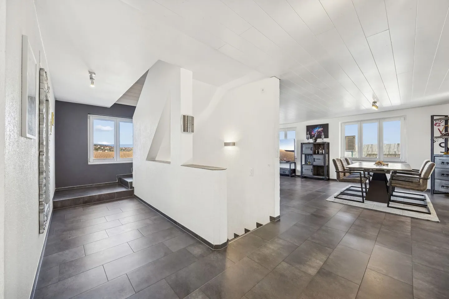 Maison individuelle de 5,5 pièces avec piscine, située dans un cadre rural et calme - Photo 2 sur 13