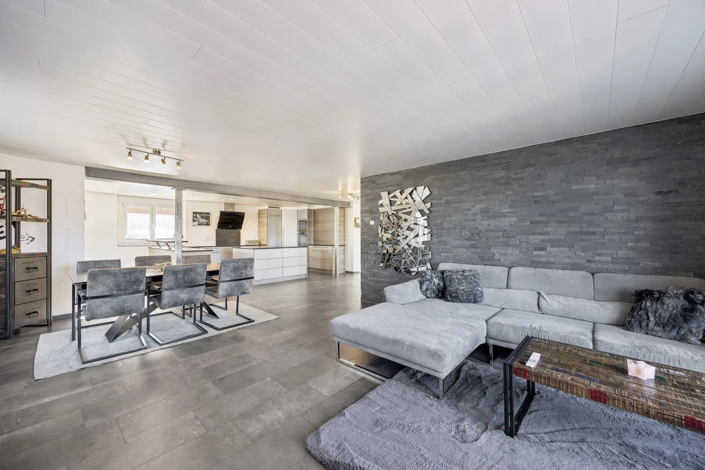 Maison individuelle de 5,5 pièces avec piscine, située dans un cadre rural et calme - Photo 5 sur 13