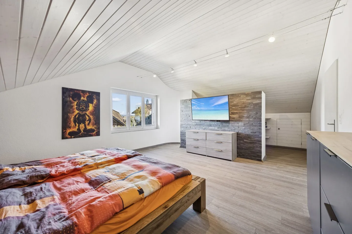 Maison individuelle de 5,5 pièces avec piscine, située dans un cadre rural et calme - Photo 6 sur 13