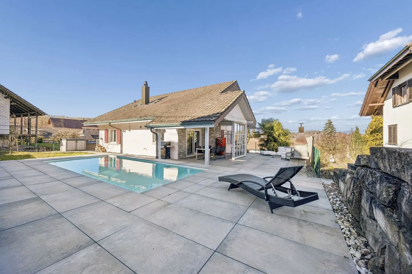 Maison individuelle de 5,5 pièces avec piscine, située dans un cadre rural et calme - Photo 11 sur 13