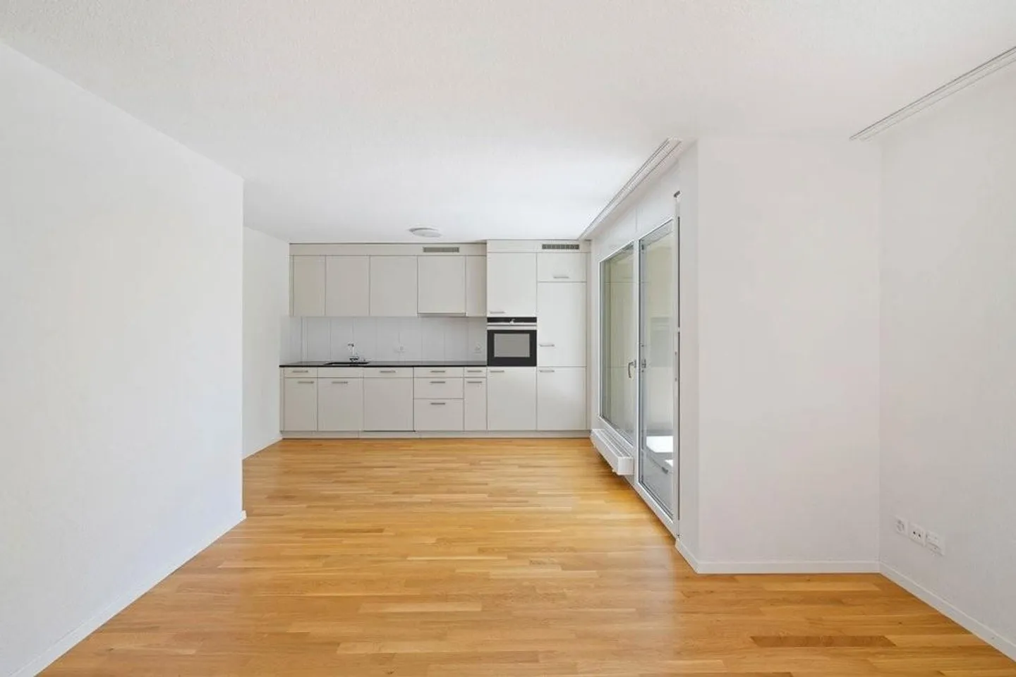Comfortable living in a well-maintained apartment building - Photo 2 of 5