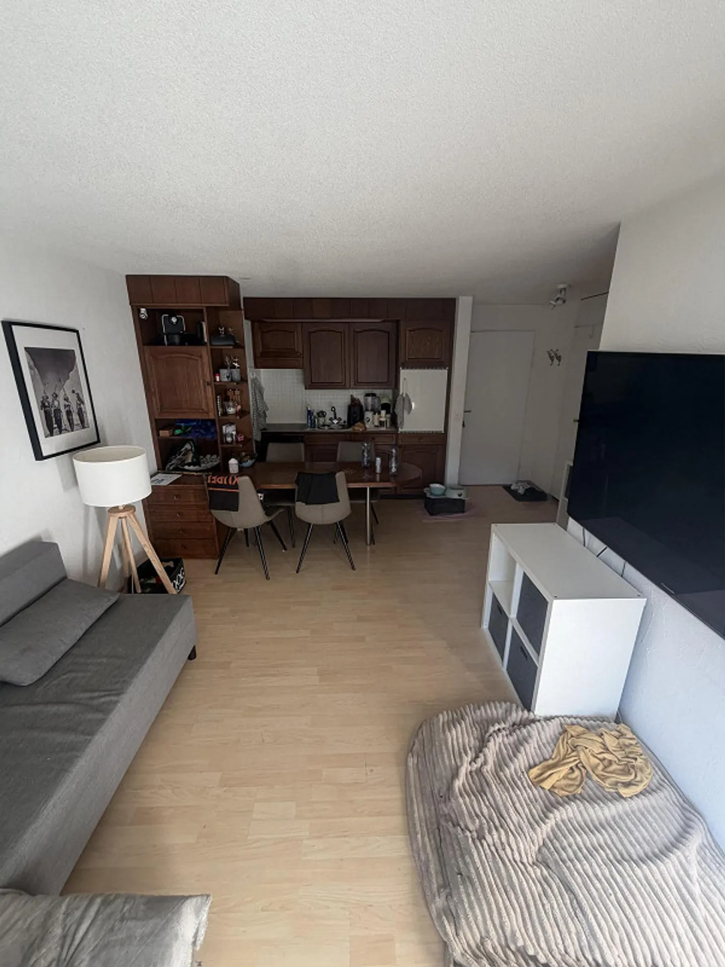 Furnished 2-room apartment available until the end of October - Photo 2 of 7