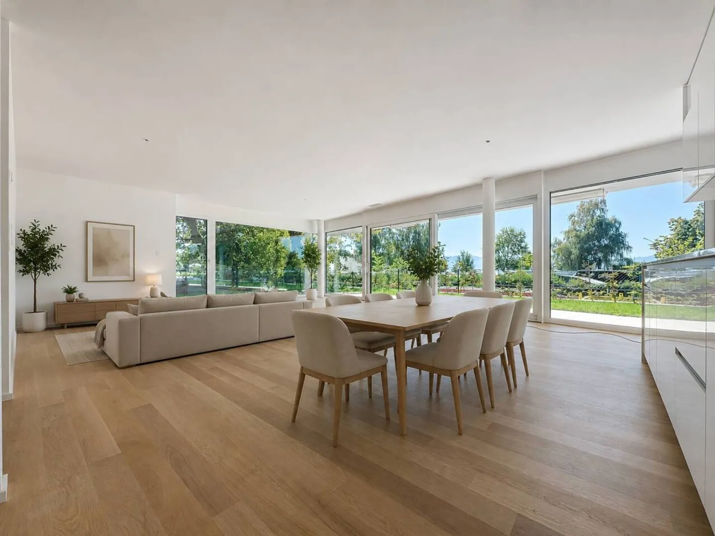 Extraordinary 5.5-room apartment with terrace and private garden - Photo 1 of 13