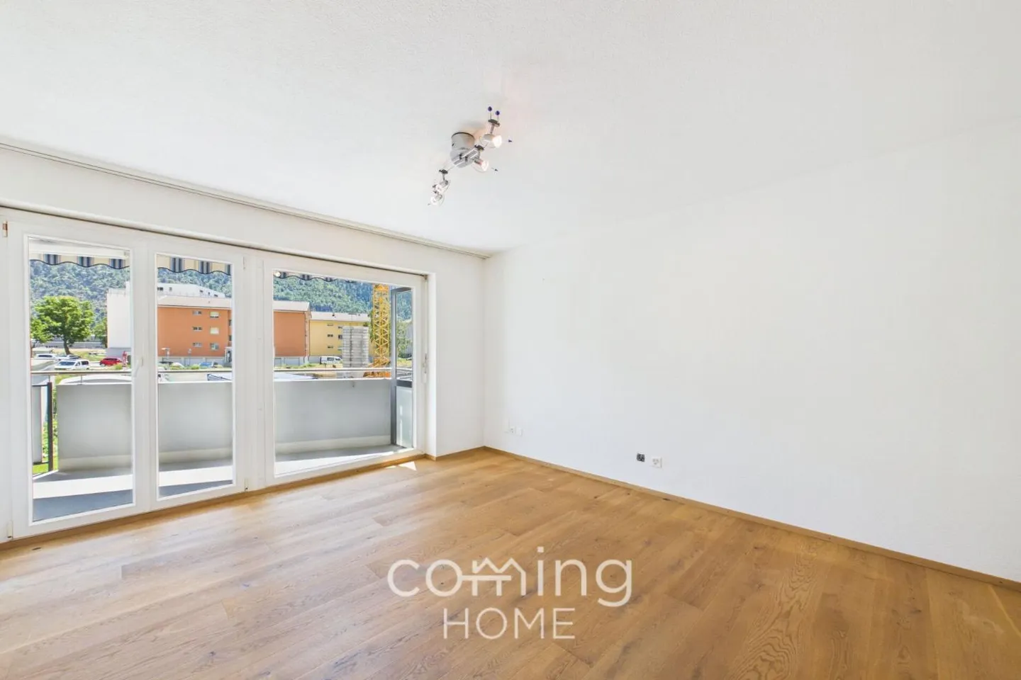 Sunny Apartment with Mountain Views - Photo 2 of 13