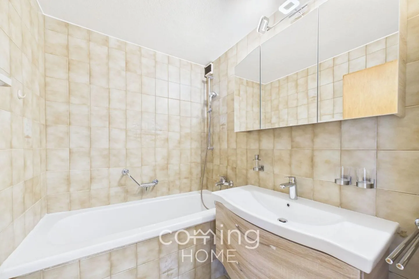 Sunny Apartment with Mountain Views - Photo 10 of 13