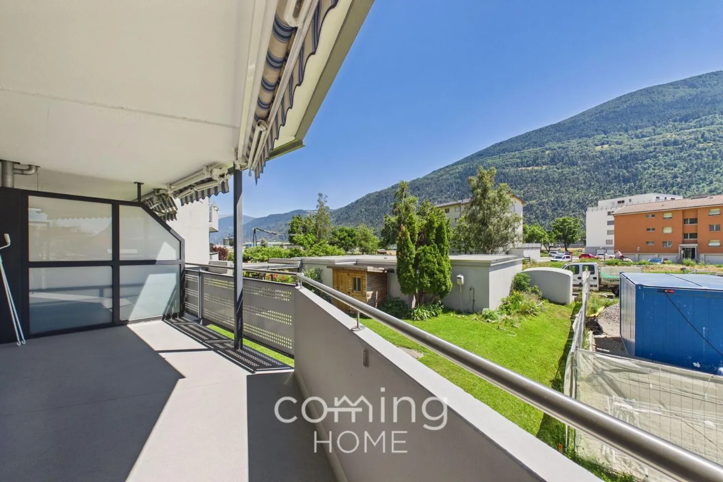 Sunny Apartment with Mountain Views - Photo 12 of 13