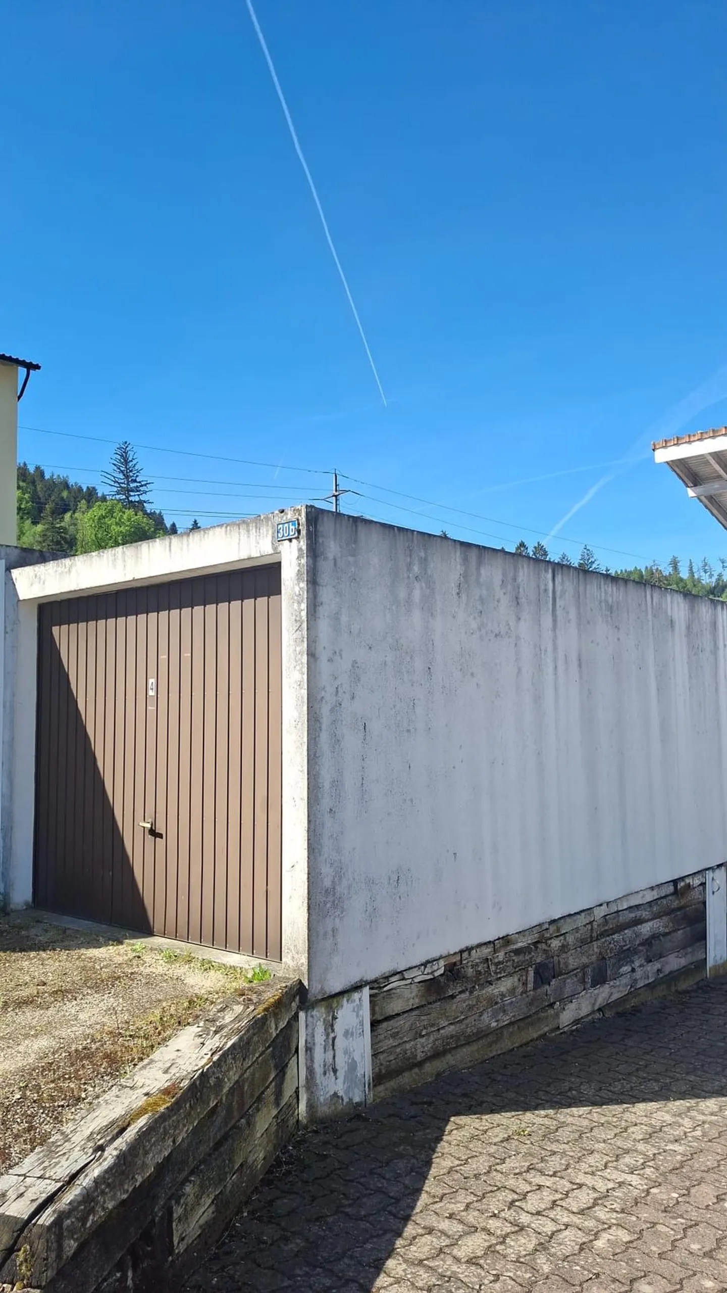 Massive concrete element garages - immediately available, well maintained - Photo 3 of 3