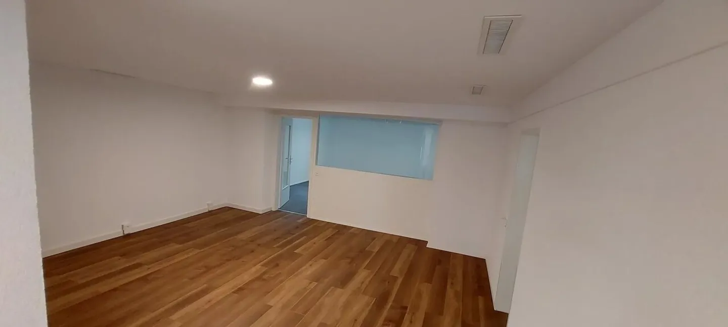Bureaux de 100 m² idéalement situés - Photo 3 sur 8