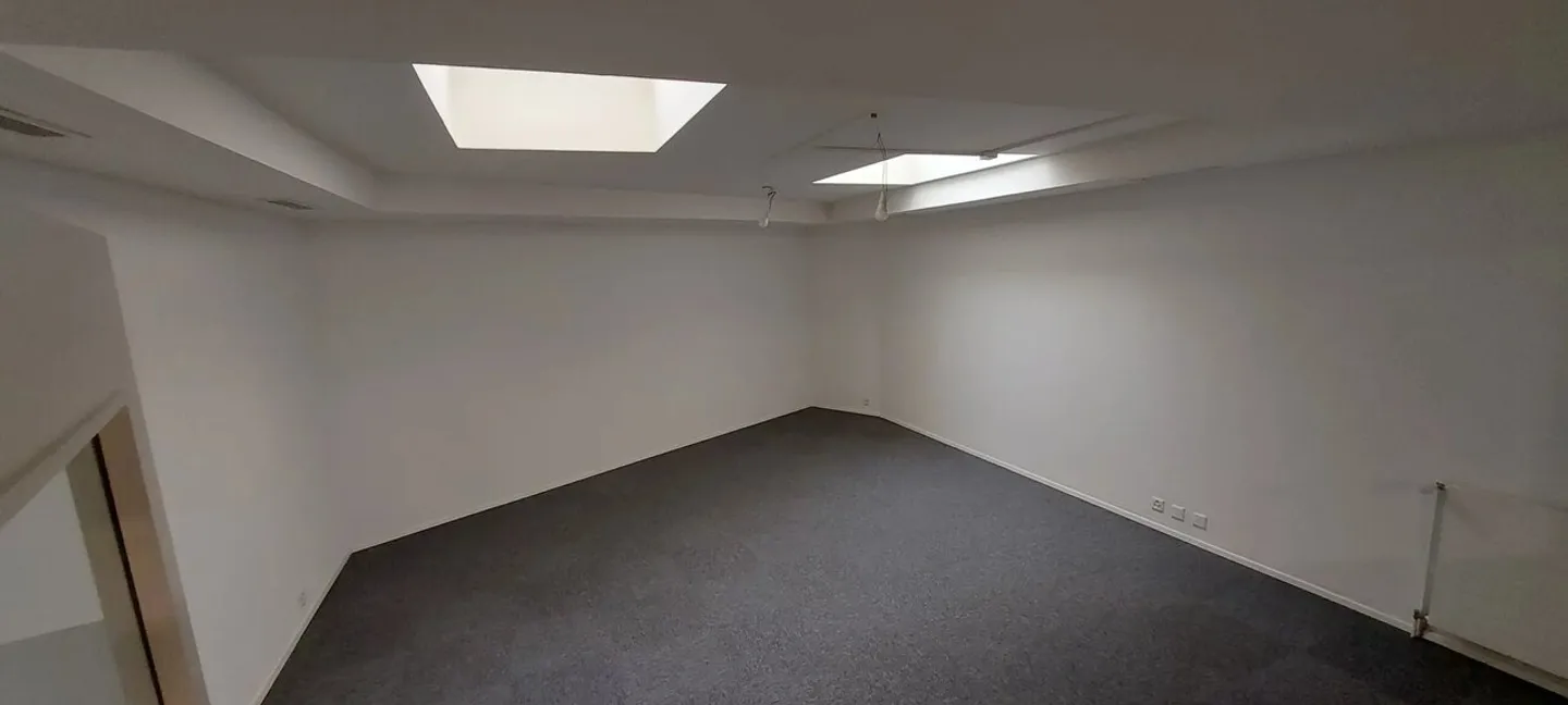 Bureaux de 100 m² idéalement situés - Photo 5 sur 8