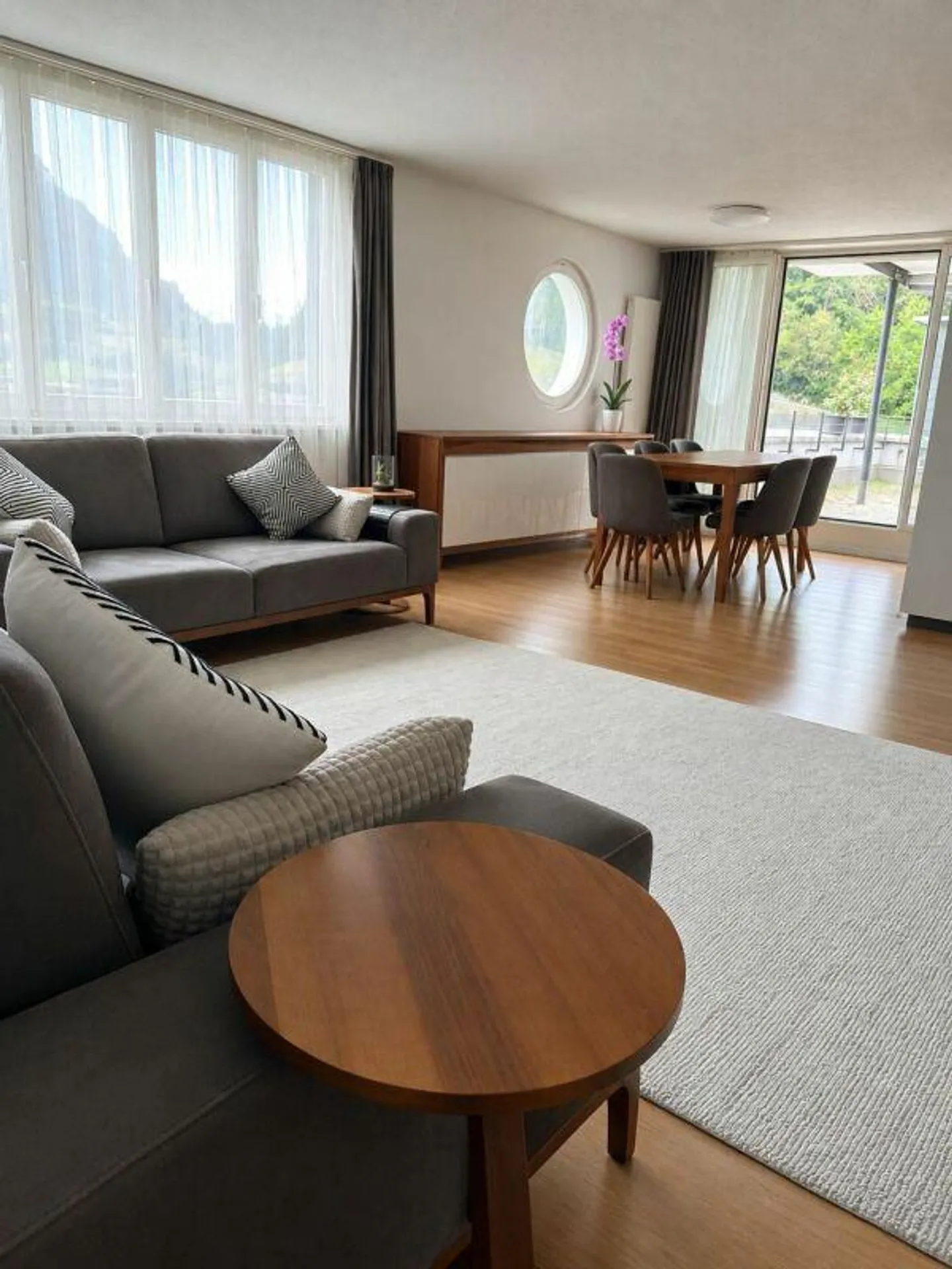 Praktische 4.5-Zimmer-Attikawohnung mit herrlicher Aussicht - Foto 1 di 4