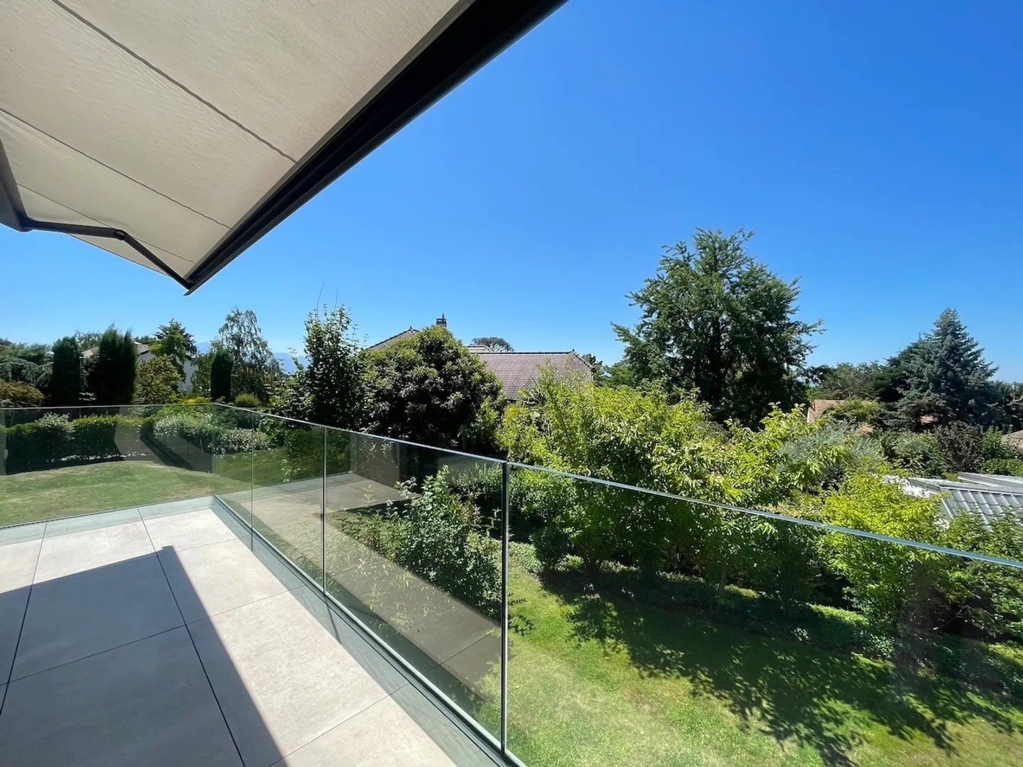 Appartement Charmant avec Vue sur le Lac - Photo 1 sur 10