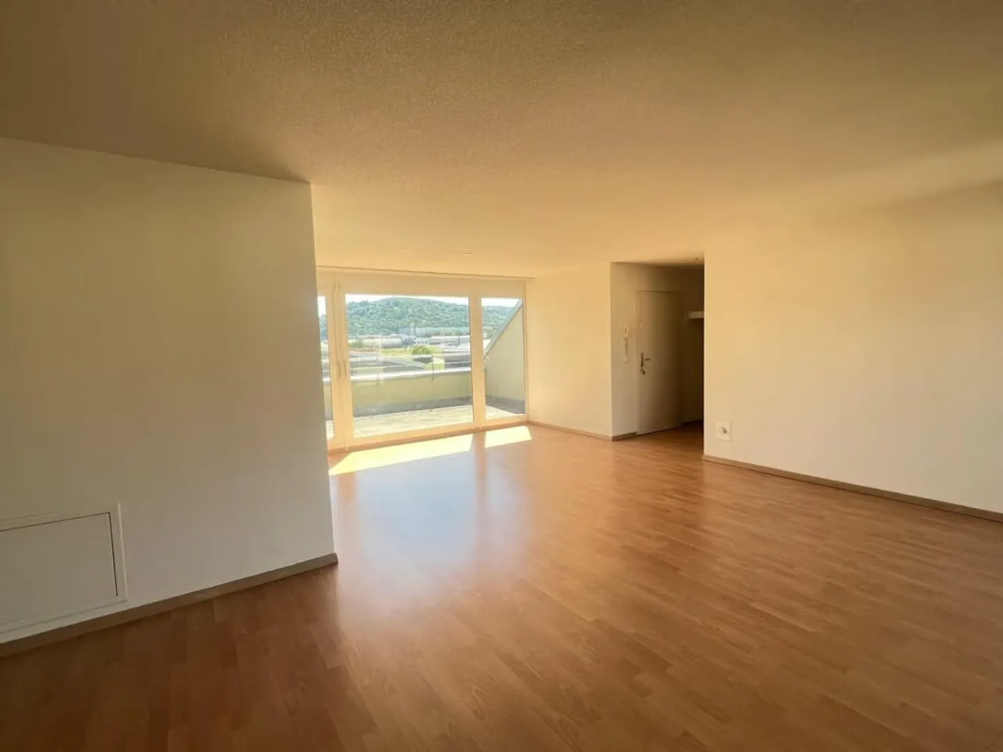 2.5-room apartment in the attic with two spacious terraces - Photo 5 of 8