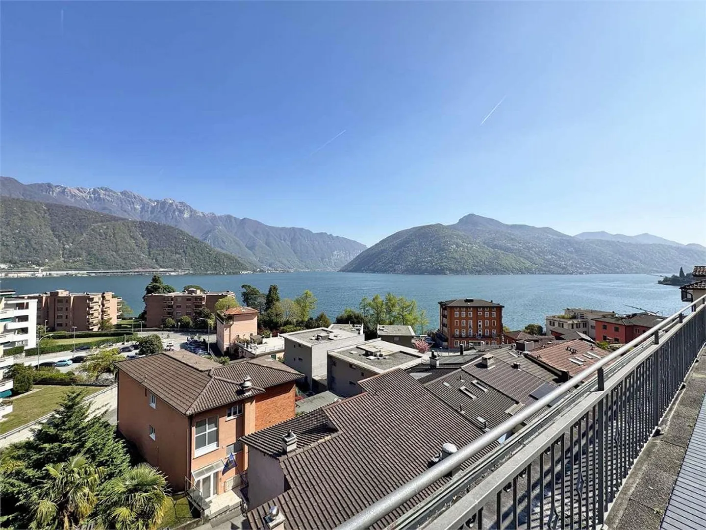 Ampio attico di 6.5 locali vista lago a Melide - Foto 1 di 11