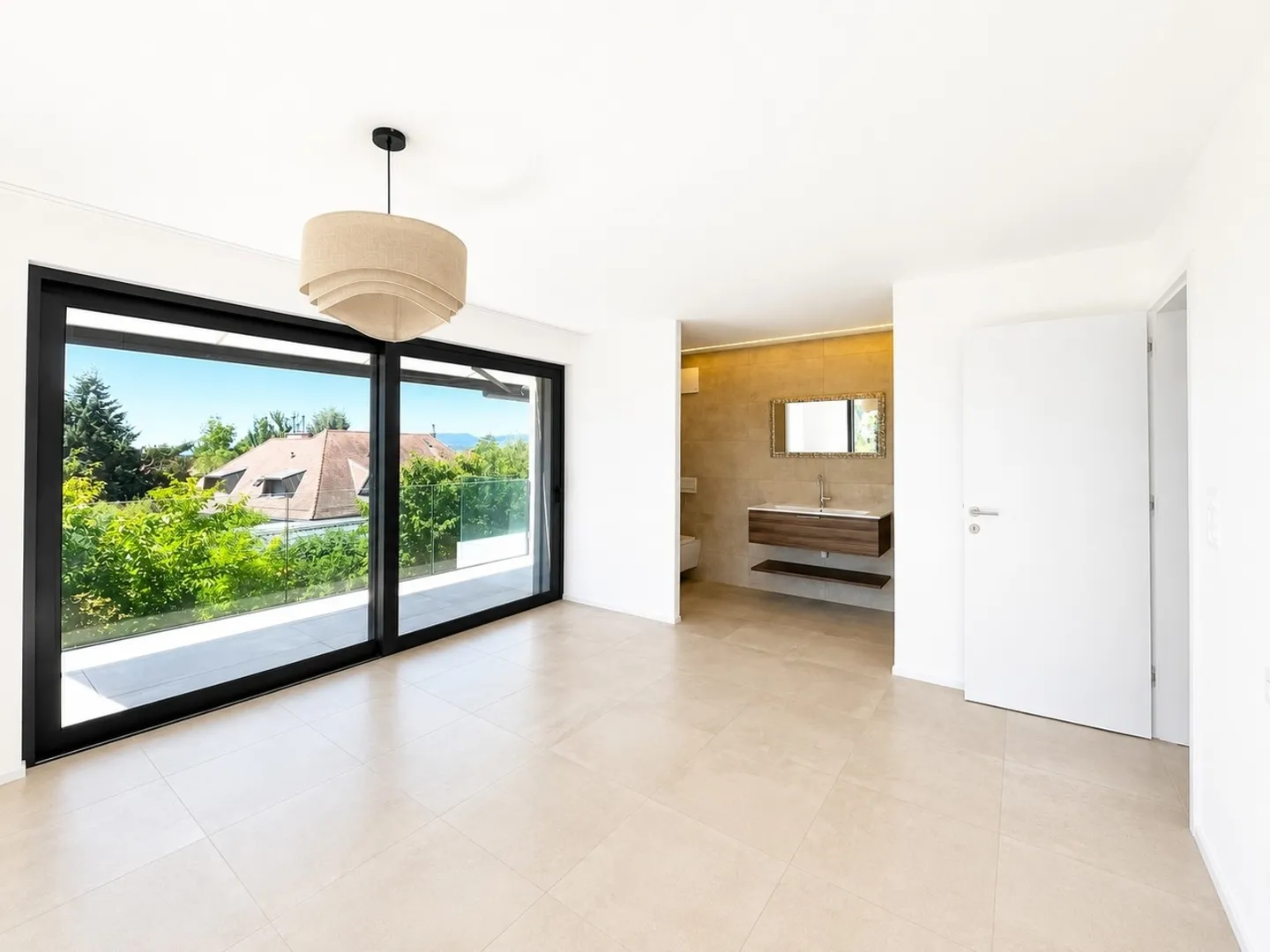 Appartement Charmant avec Vue sur le Lac - Photo 4 sur 10