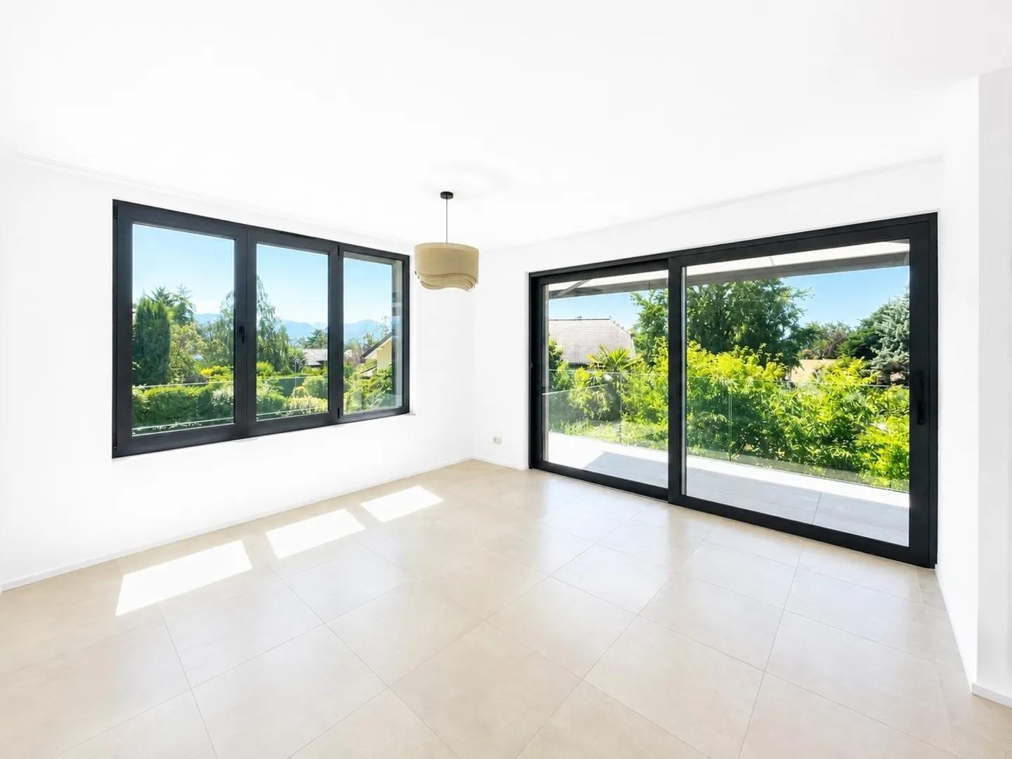 Appartement Charmant avec Vue sur le Lac - Photo 3 sur 10