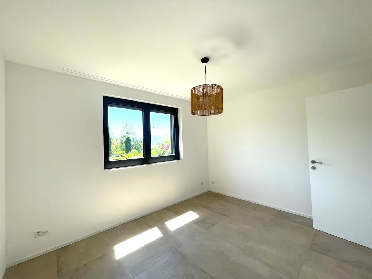 Appartement Charmant avec Vue sur le Lac - Photo 7 sur 10