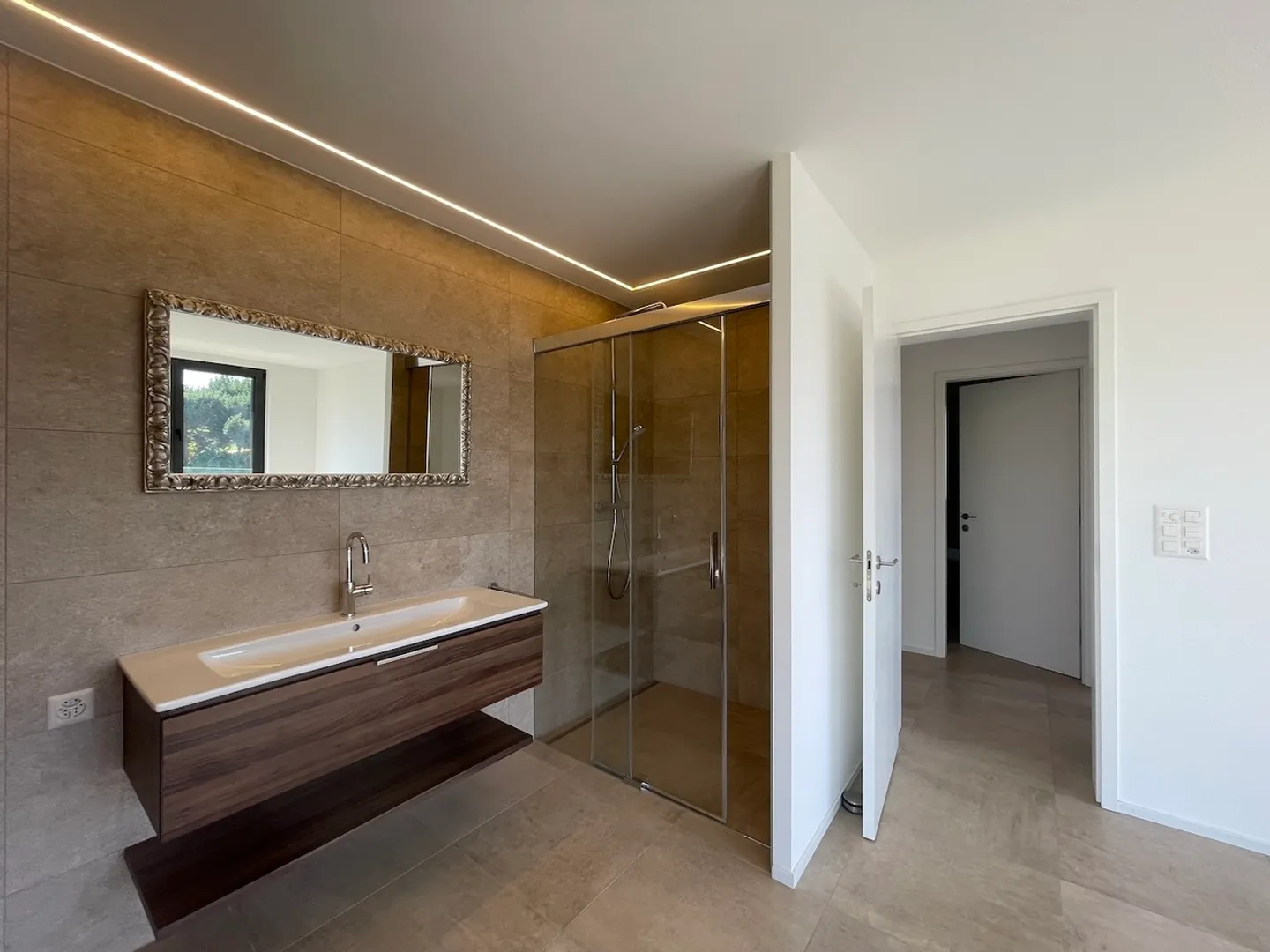 Appartement Charmant avec Vue sur le Lac - Photo 8 sur 10