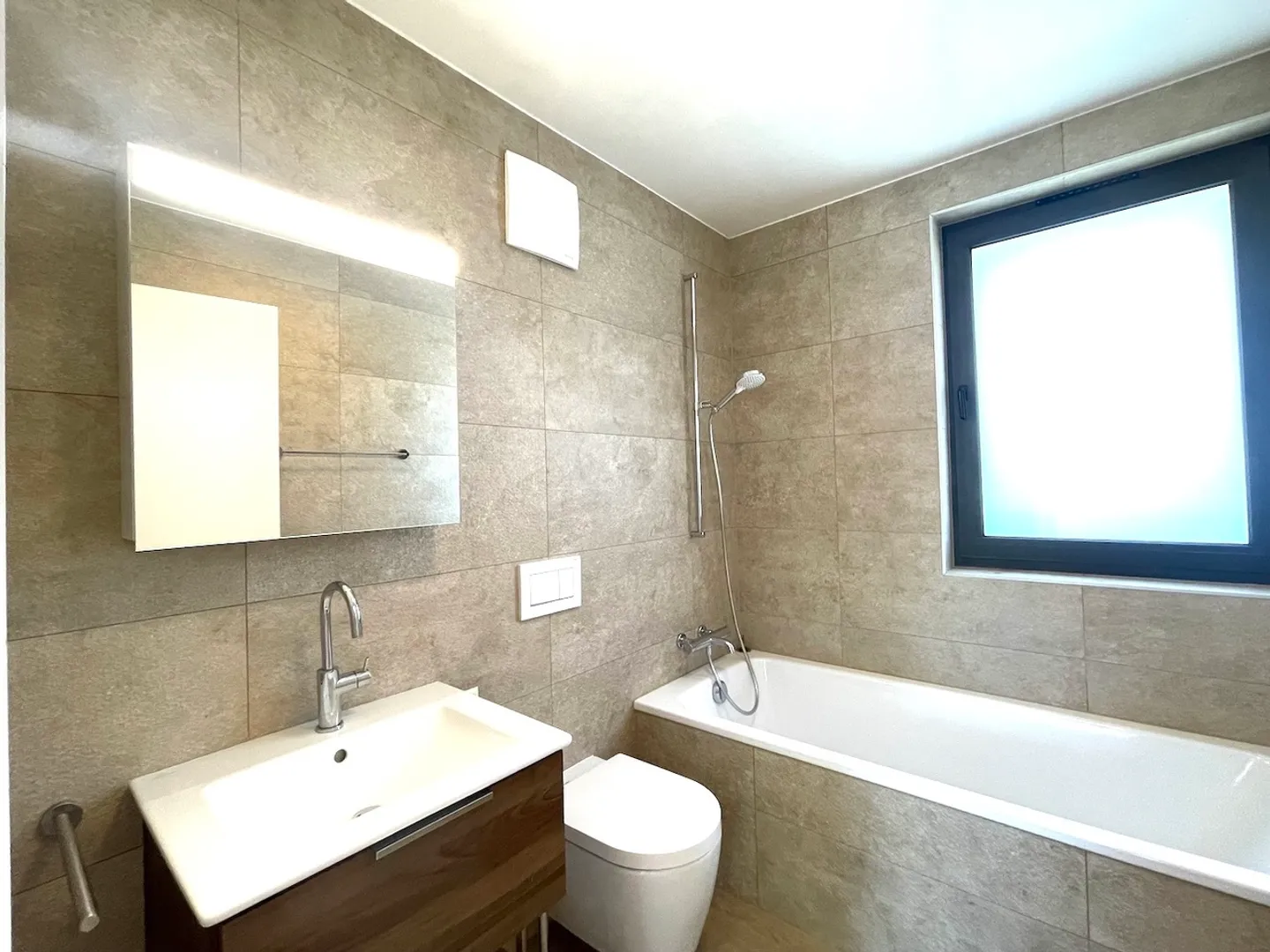 Appartement Charmant avec Vue sur le Lac - Photo 9 sur 10