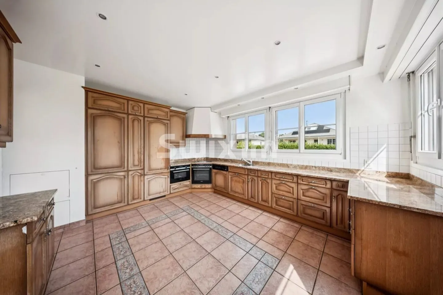 Villa de Luxe dans un Endroit Calme - Photo 7 sur 8