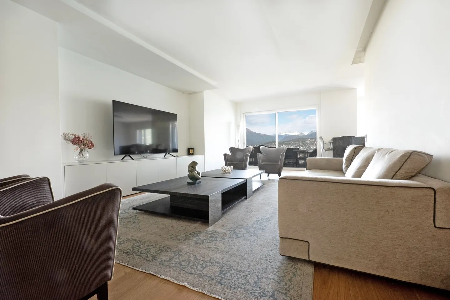 Large Penthouse with View and Rooftop Terrace - Photo 2 of 16