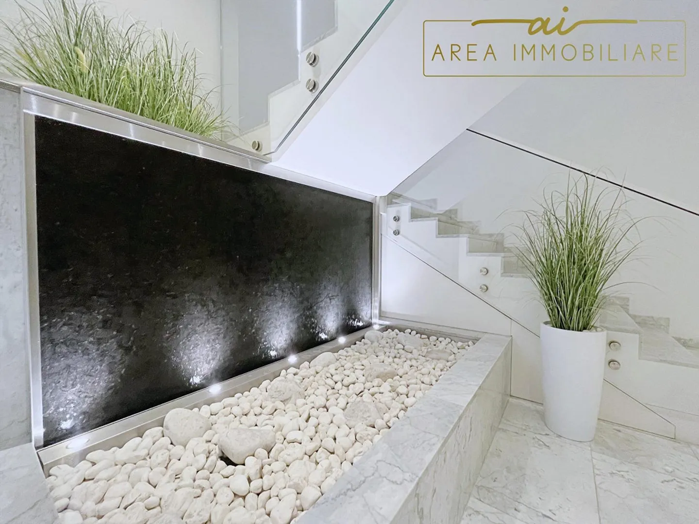 Attico di Lusso con Vista Lago - Foto 4 di 13